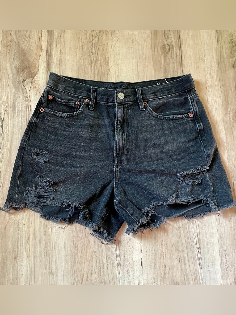 American Eagle Distressed Raw hem, Black Denim Women’s Shorts size 8